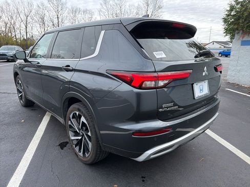 Used 2024 Mitsubishi Outlander SE image 3