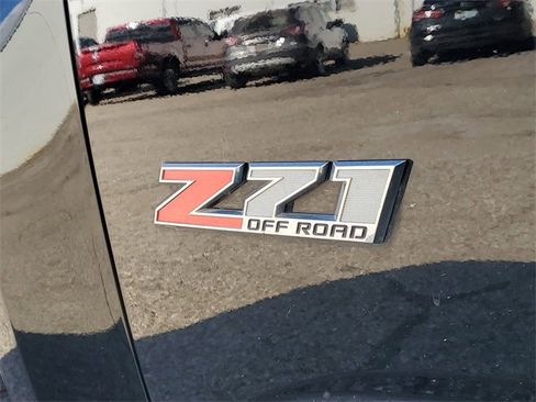 Used 2022 Chevrolet Colorado Z71 w/ Z71 Midnight Edition image 6