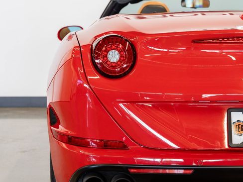 Used 2017 Ferrari California T image 33