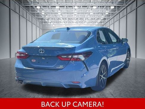 Used 2024 Toyota Camry SE w/ Cold Weather Package FWD image 9