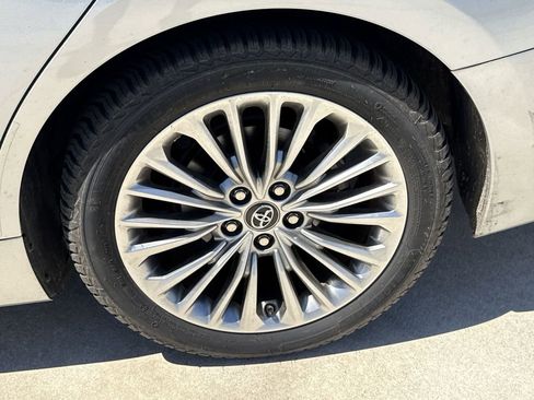 Used 2019 Toyota Avalon Limited w/ Advanced Safety Package FWD image 31