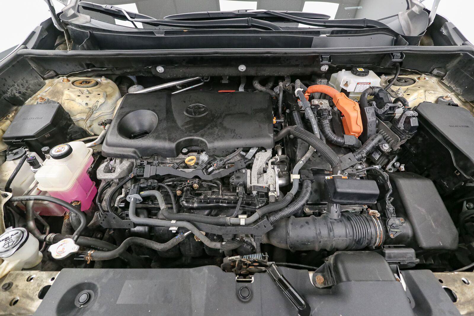 Used 2021 Toyota RAV4 XLE AWD/4WD image 14