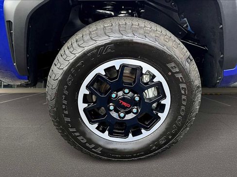 Used 2025 Toyota Tacoma TRD Off-Road image 8