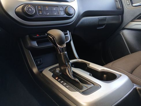 Used 2022 Chevrolet Colorado LT w/ LT Convenience Package image 16