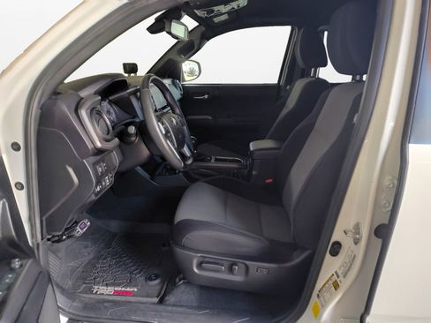 Used 2021 Toyota Tacoma TRD Off-Road image 18