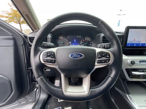 Used 2022 Ford Explorer XLT w/ Equipment Group 202A image 34
