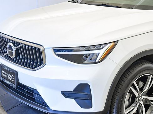 Certified 2025 Volvo XC40 B5 Core w/ Protection Package Premier image 10