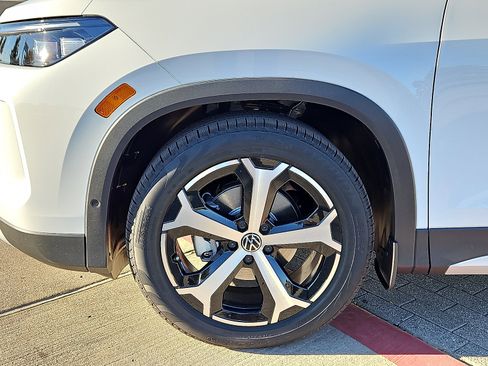 New 2026 Volkswagen Tiguan SE image 6