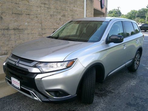 Used 2020 Mitsubishi Outlander SE AWD/4WD image 2