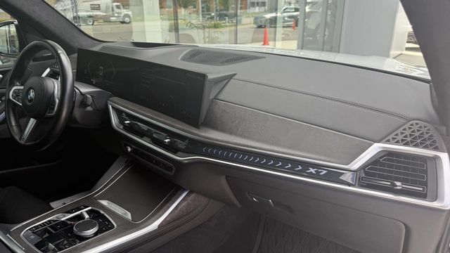 Used 2024 BMW X7 xDrive40i w/ M Sport Package AWD/4WD image 52