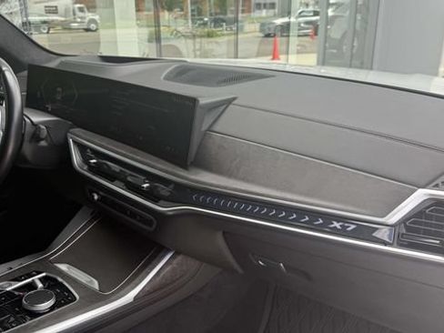 Used 2024 BMW X7 xDrive40i w/ M Sport Package AWD/4WD image 52