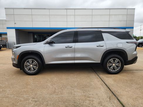 Certified 2025 Chevrolet Traverse LT FWD image 5