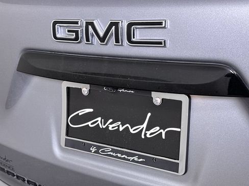 Used 2024 GMC Terrain SLE w/ Driver Convenience Package FWD image 32