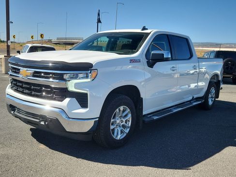 Used 2024 Chevrolet Silverado 1500 LT w/ Z71 Off-Road Package AWD/4WD image 6