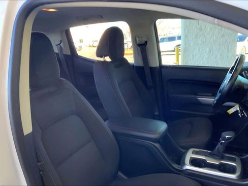 Used 2022 Chevrolet Colorado LT w/ Chrome Appearance Package image 8