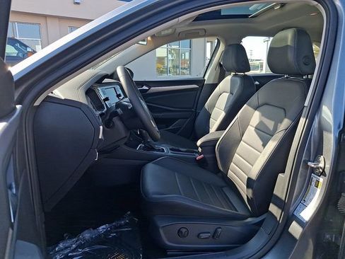 Used 2021 Volkswagen Jetta SE w/ SE Cold Weather Package image 14