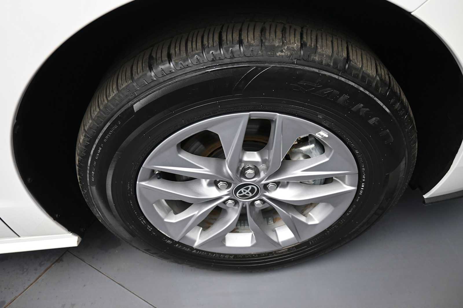 Certified 2025 Toyota Sienna LE FWD image 12