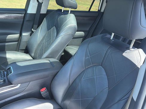 Used 2020 Toyota Highlander Platinum AWD/4WD image 32