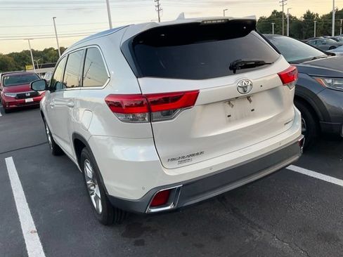Used 2019 Toyota Highlander Limited FWD image 10