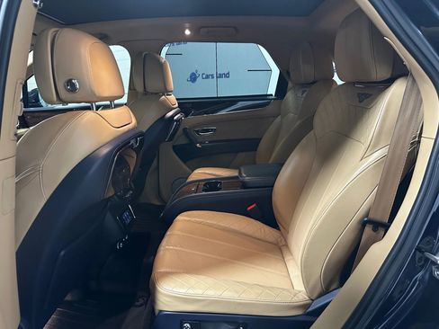 Used 2017 Bentley Bentayga AWD/4WD image 14