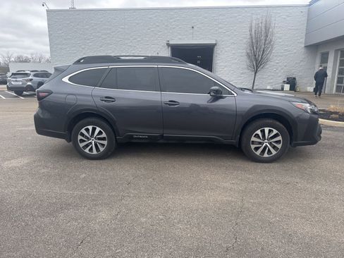 Used 2025 Subaru Outback Premium w/ Popular Package #1A image 5