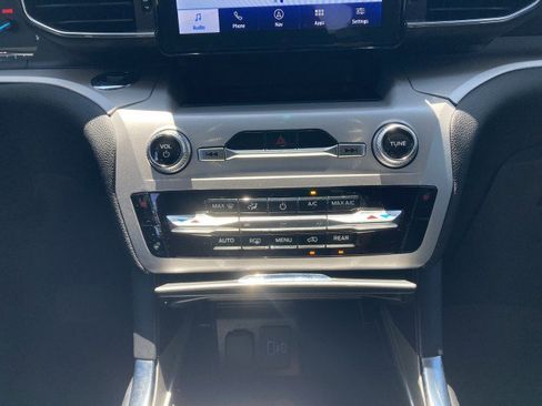 Used 2023 Ford Explorer XLT w/ Equipment Group 202A AWD/4WD image 12