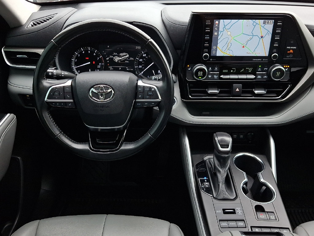 Used 2021 Toyota Highlander XLE AWD/4WD image 14
