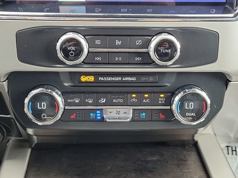 Used 2022 Ford F250 Lariat w/ Lariat Ultimate Package AWD/4WD image 32