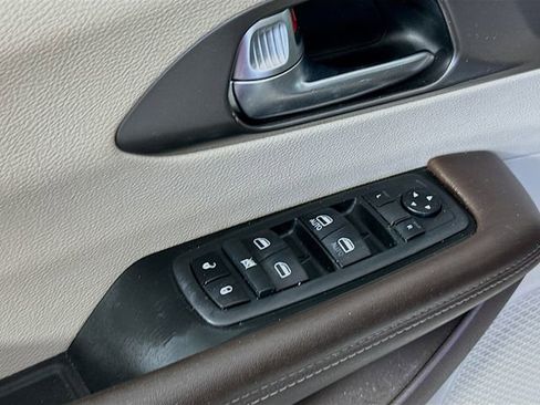 Used 2019 Chrysler Pacifica L image 17