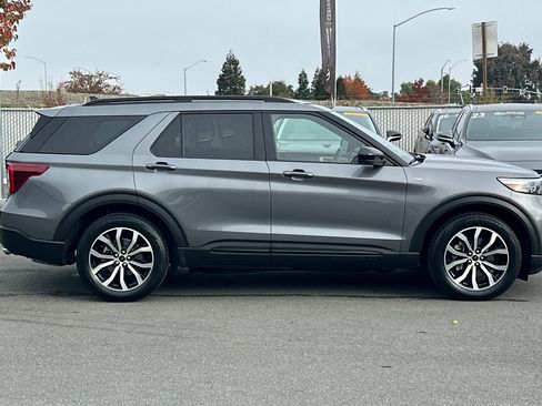 Used 2022 Ford Explorer ST-Line w/ Class IV Trailer Tow Package image 3