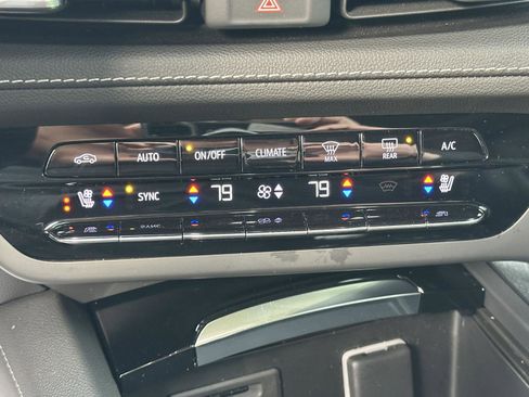 Used 2023 Buick Envision Avenir image 15