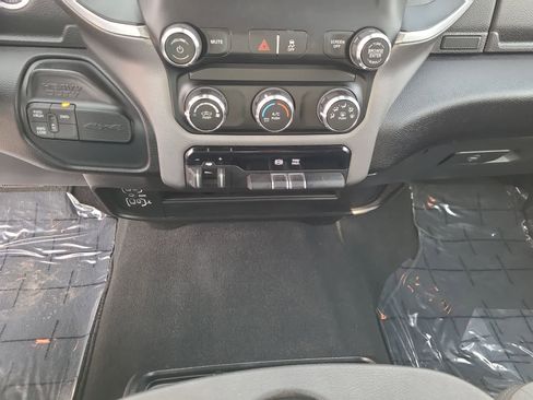 Used 2024 RAM 2500 Big Horn image 25