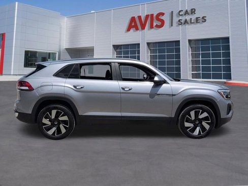 Used 2025 Volkswagen Atlas Cross Sport SE FWD image 5