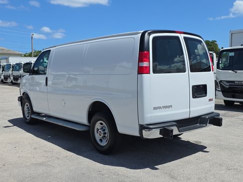 Used 2024 GMC Savana 2500 w/ Driver Convenience Package RWD image 5