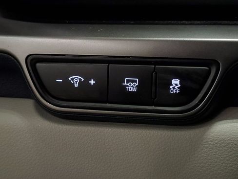 Used 2025 Kia Carnival SX w/ SX Dark Edition Package FWD image 13