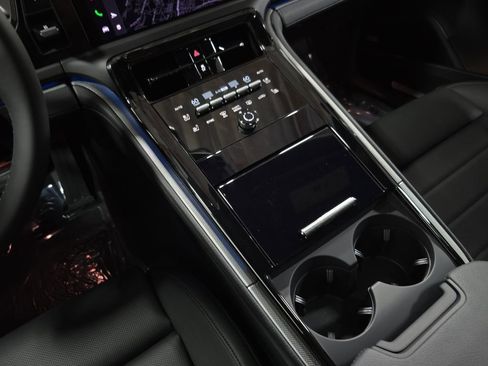 Certified 2025 Porsche Panamera RWD image 20