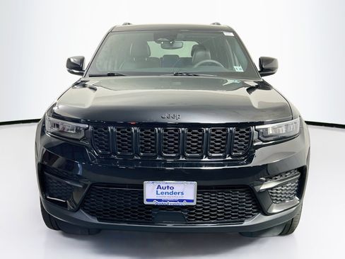 Used 2023 Jeep Grand Cherokee Altitude AWD/4WD image 2