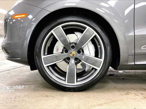 Certified 2022 Porsche Cayenne Turbo AWD/4WD image 11