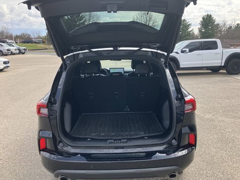 Used 2023 Ford Escape ST-Line w/ Tech Pack #1 AWD/4WD image 17