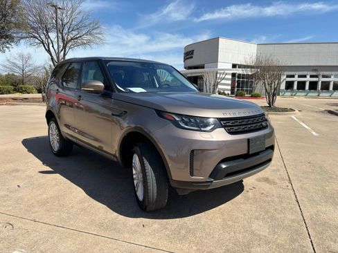 Used 2017 Land Rover Discovery SE AWD/4WD image 3