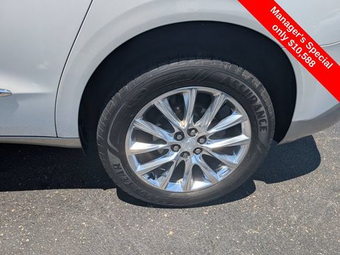 Used 2018 Buick Enclave Premium w/ Experience Buick Package FWD image 24