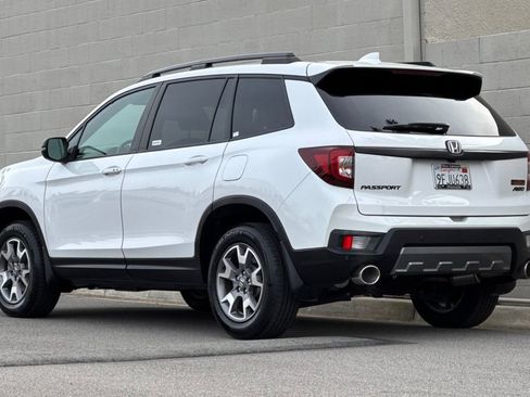 Certified 2023 Honda Passport TrailSport image 3