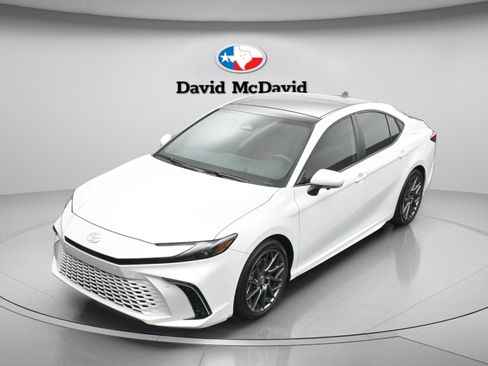 Used 2025 Toyota Camry XLE image 30