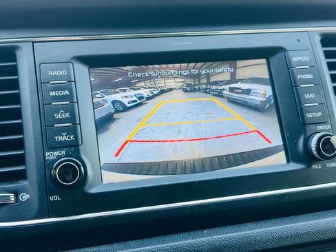 Used 2017 Kia Sedona LX w/ LX Essentials Premium Package FWD image 34