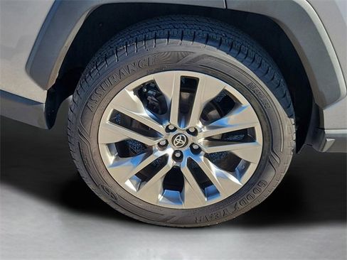 Used 2020 Toyota RAV4 Limited image 5