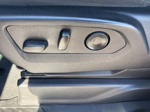 Used 2022 Chevrolet Silverado 1500 Custom image 12