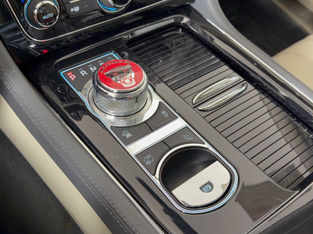 Used 2019 Jaguar XJ R-Sport RWD image 21