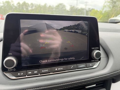 Used 2025 Nissan Rogue SV image 12