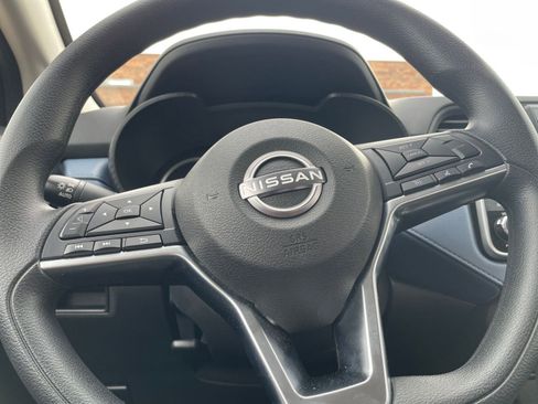 Used 2025 Nissan Versa SV image 27