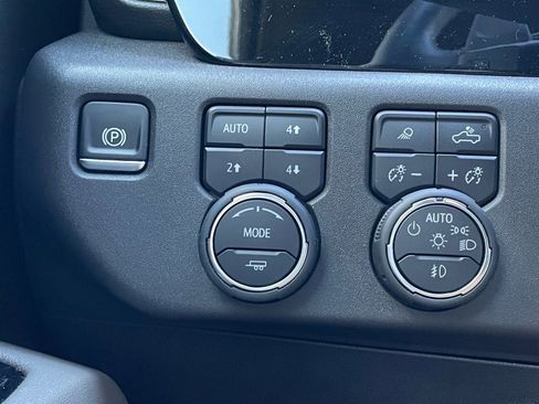 Used 2024 Chevrolet Silverado 1500 ZR2 image 13